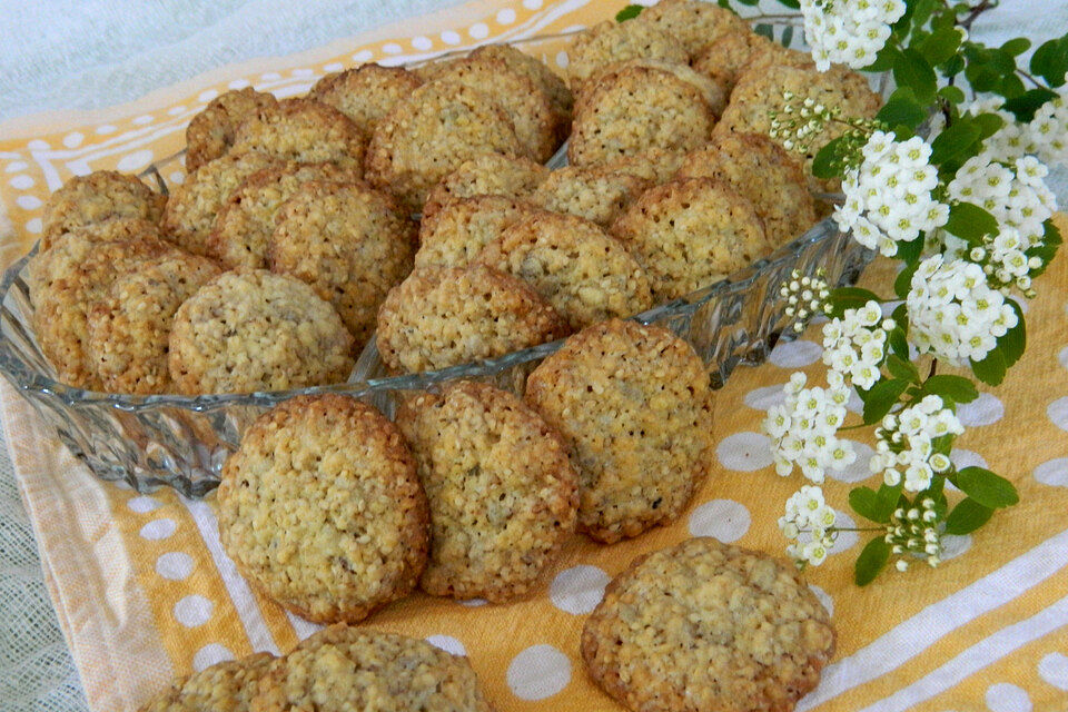 Haferflockenplätzchen mit Sesam und Sonnenblumenkernen