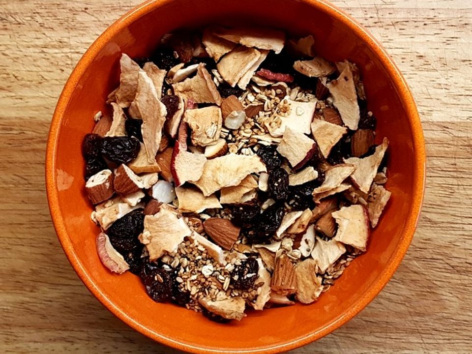 Knuspermüsli mit getrockneten Früchten von Milana-chaaan| Chefkoch