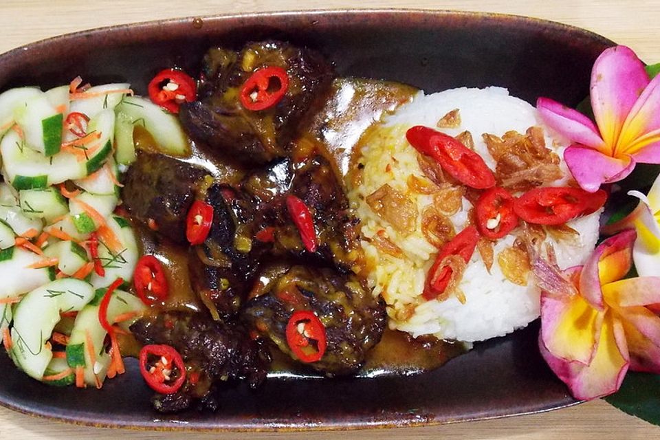 Rendang Sapi Bandung - Rindfleisch gegart in Kokosnusssauce