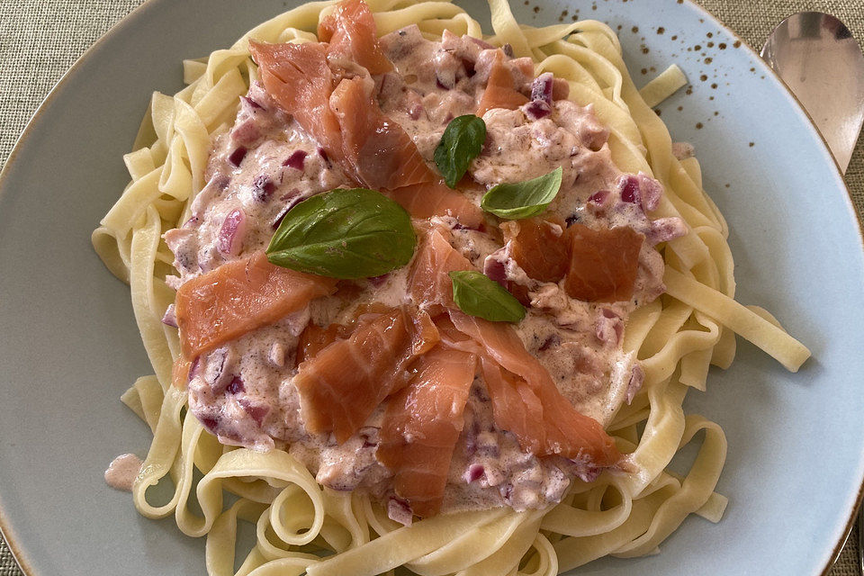 Schnelle Pasta mit Räucherlachs