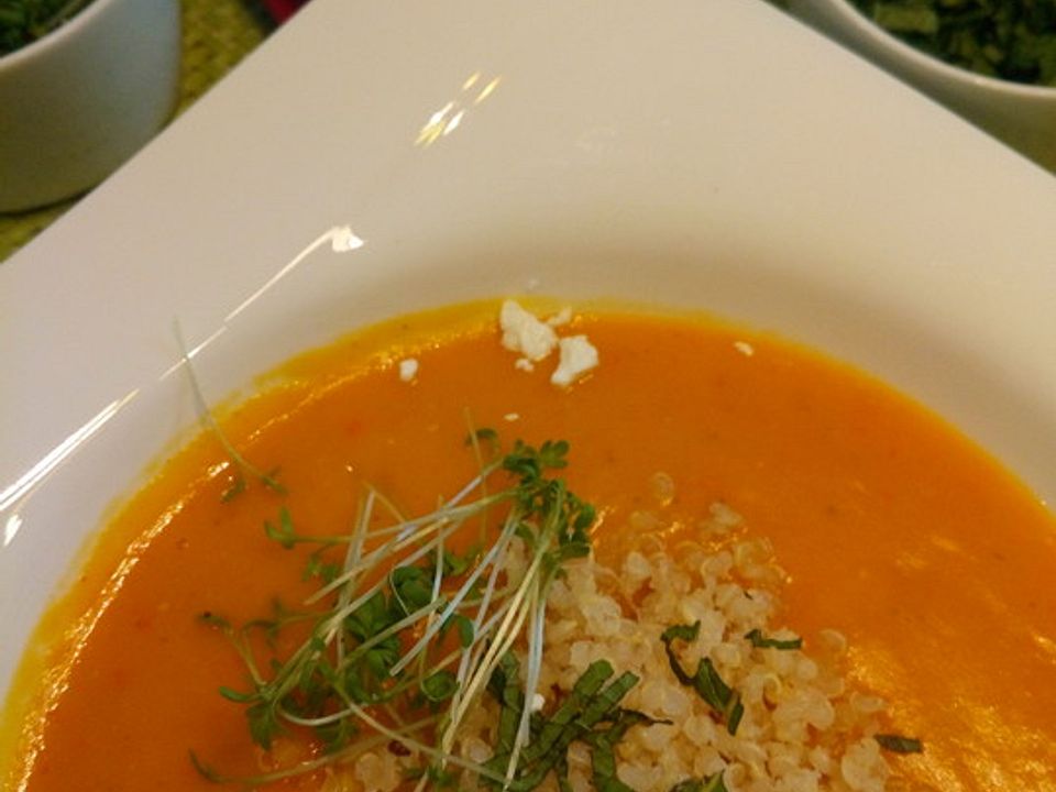 Hokkaido Kürbissuppe mit Quinoa-Minze-Feta-Topping von hibiscusblüte ...