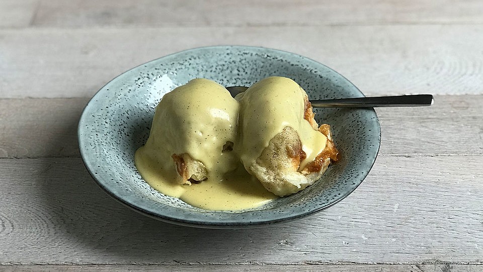 Karamellisierte Dampfnudeln Mit Vanillesauce Nach Omas Rezept Von Moeyskitchen Chefkoch 