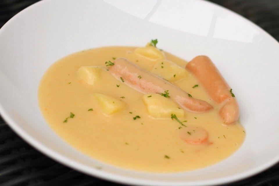 Kartoffelsuppe mit Würstchen