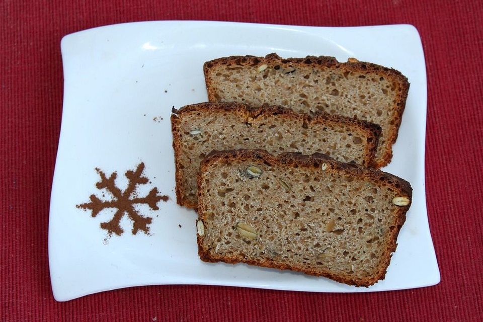 Emmer-Kichererbsen-Vollkornbrot mit Sauerteig, Kürbiskernöl und Kürbiskernen