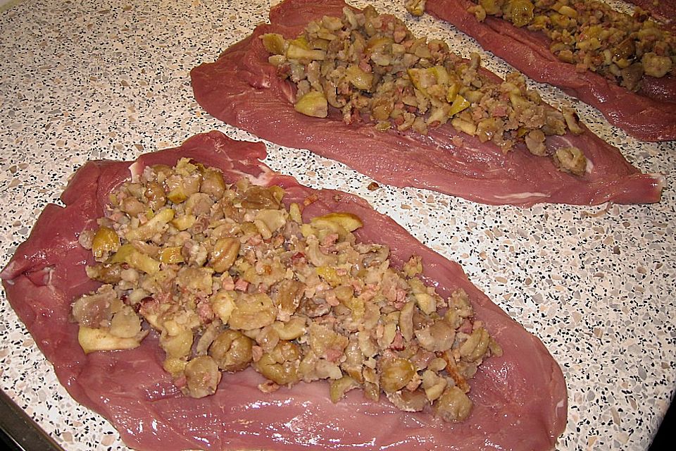 Schweinefilet mit Maroni - Speck - Apfel - Fülle