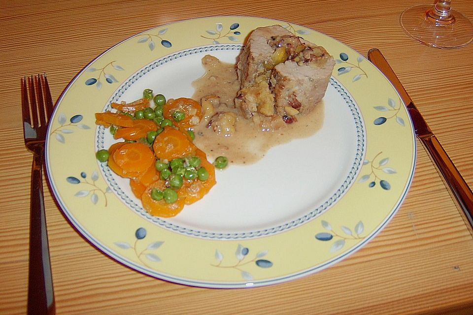 Schweinefilet mit Maroni - Speck - Apfel - Fülle