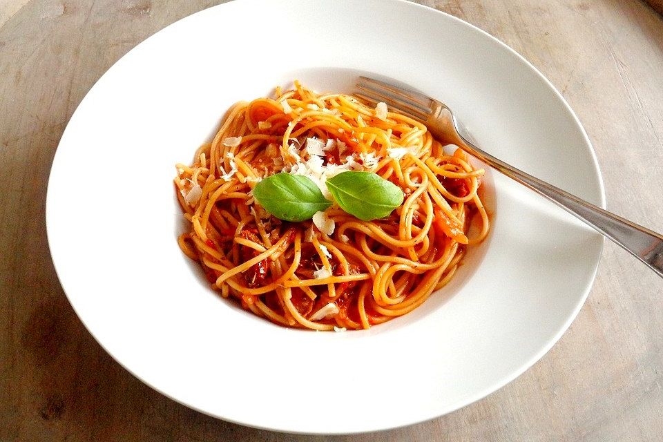 One Pot Pasta mit Tomatensoße