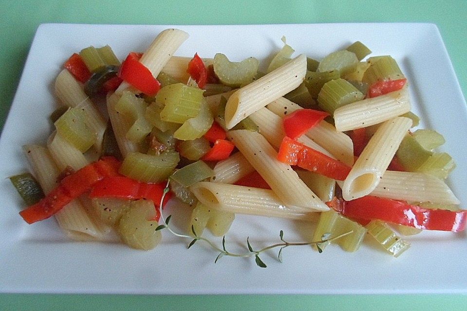 Vegetarische Makkaroni mit Feigen-Paprika-Sauce