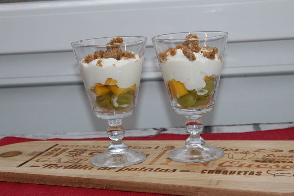 Mango-Trauben-Dessert mit Skyr