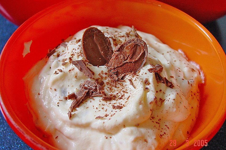 Vanillepudding mit Rum und Schokolade