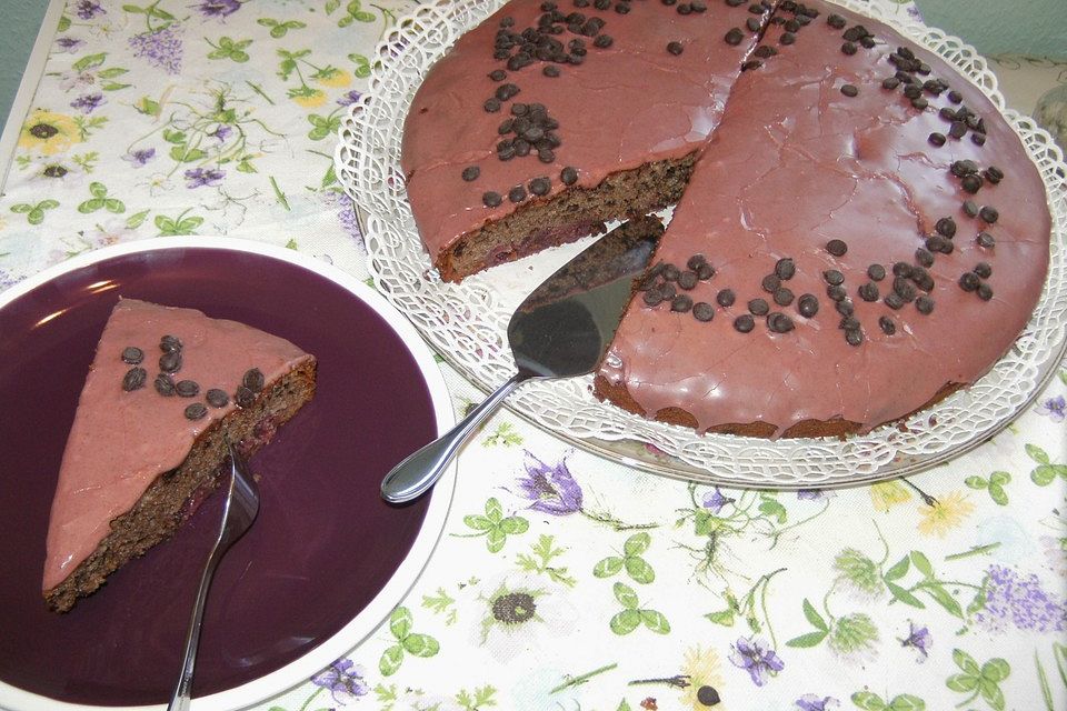 Glühweinkuchen mit Kirschen und Glühweinguss