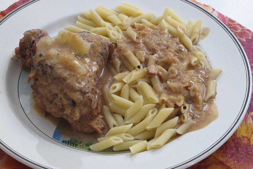 Putensteaks mit Käsefüllung und Zitronensauce