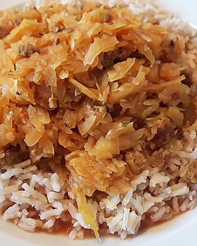 Weißkohl asiatische Art mit Reis