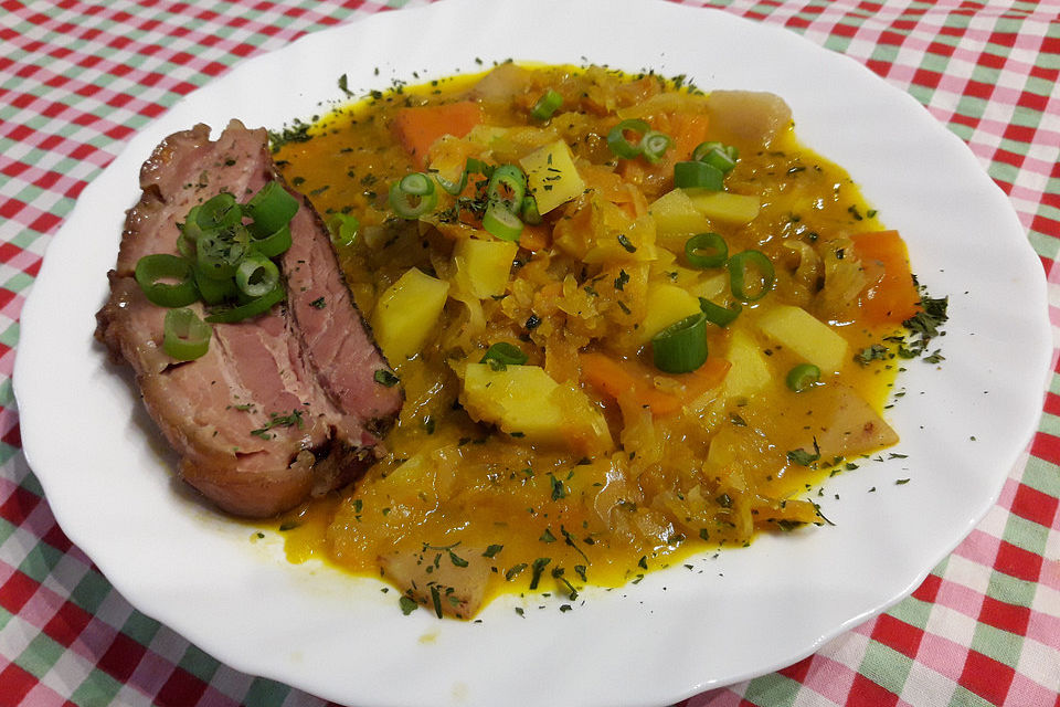 Sauerkrauttopf mit Spanferkelbauch