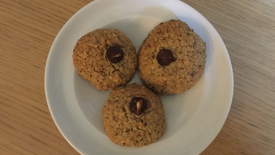 Haselnusskugeln für den Adventskaffee von geschmacklich_gut Haselnusskugeln für den Adventskaffee von geschmacklich_gut