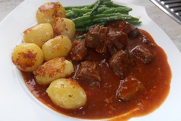 Rindergulasch Im Brater Aus Dem Backofen Von Imnotagourmet Chefkoch