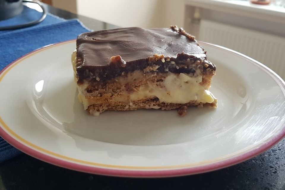 Eclair Kuchen mit Keksen und Pudding