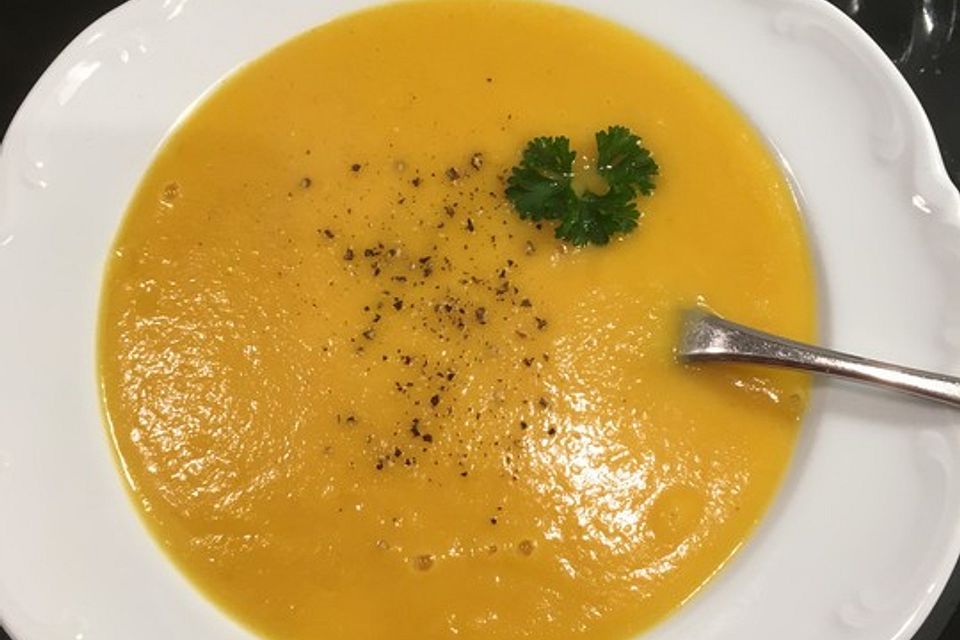 Möhren-Curry-Suppe