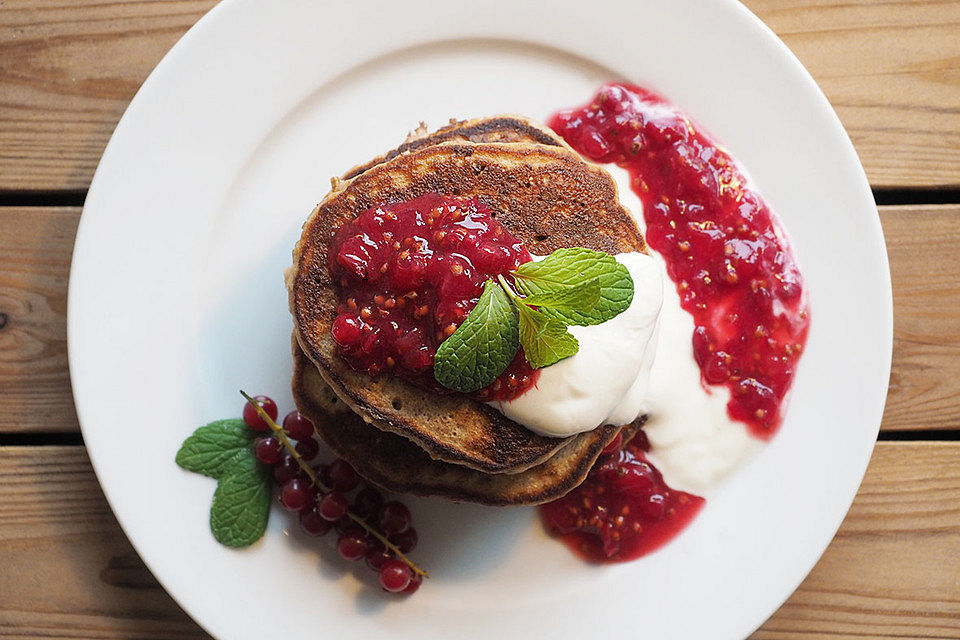 Gesunde Joghurtpancakes mit Mehlwürmern