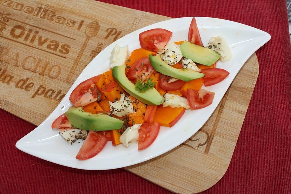 Kürbissalat mit Avocado und Mozzarella