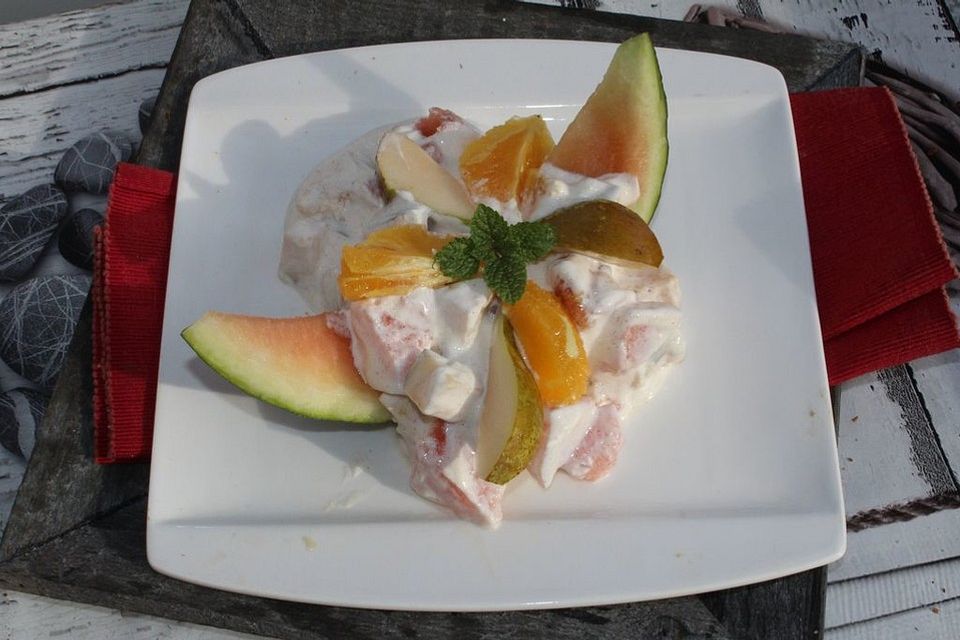 Sommer-Snack: Gefüllte Melone mit Birnenjoghurt