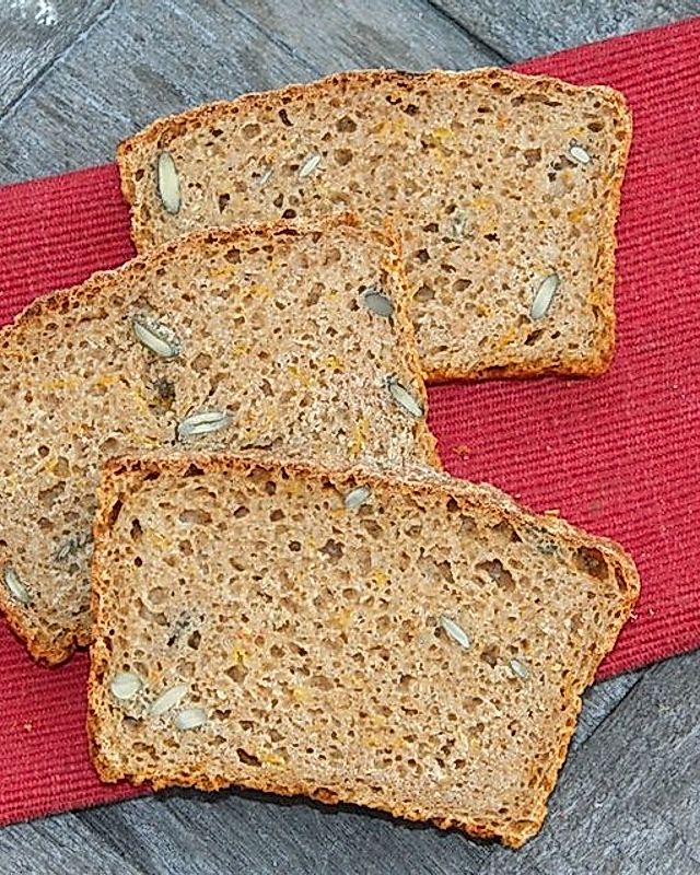 Vollkorn-Sauerteig-Brot mit Emmer, Dinkel, Weizen, Kürbiskernen und Kürbisfleisch