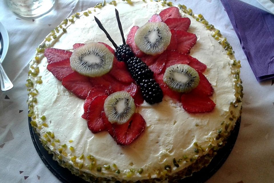 Kiwi-Torte mit Erdbeeren