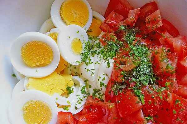 Superschneller Tomaten - Eier - Salat von floo | Chefkoch