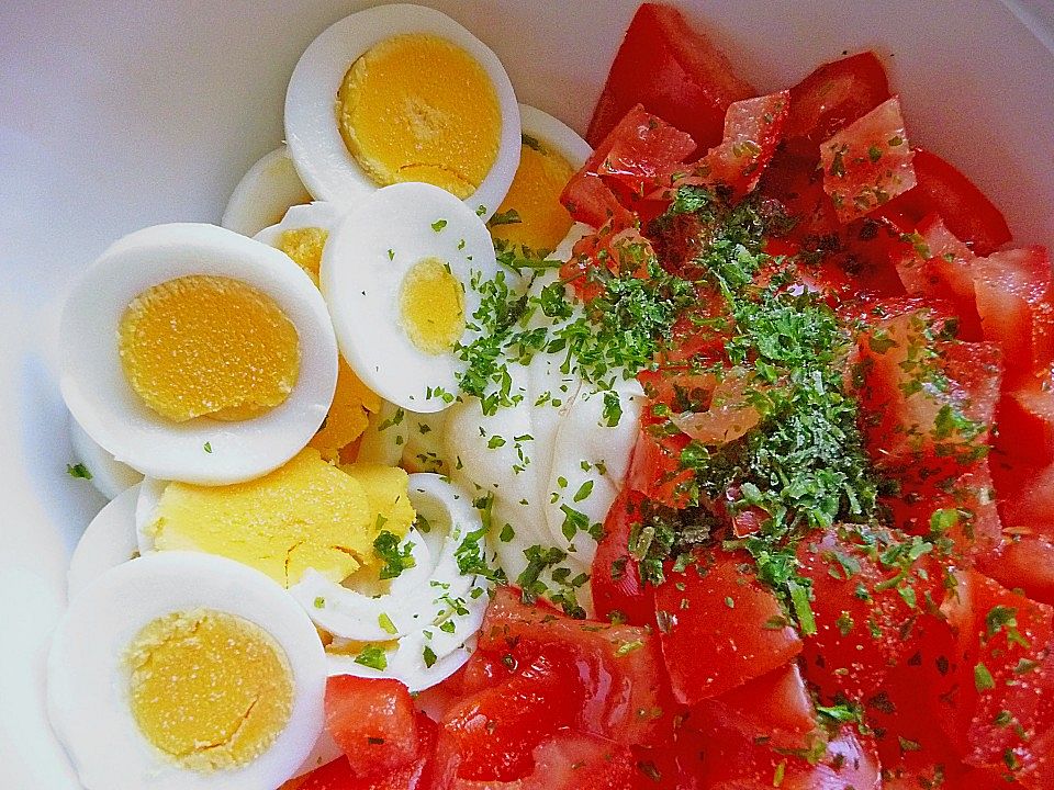 Superschneller Tomaten - Eier - Salat von floo | Chefkoch