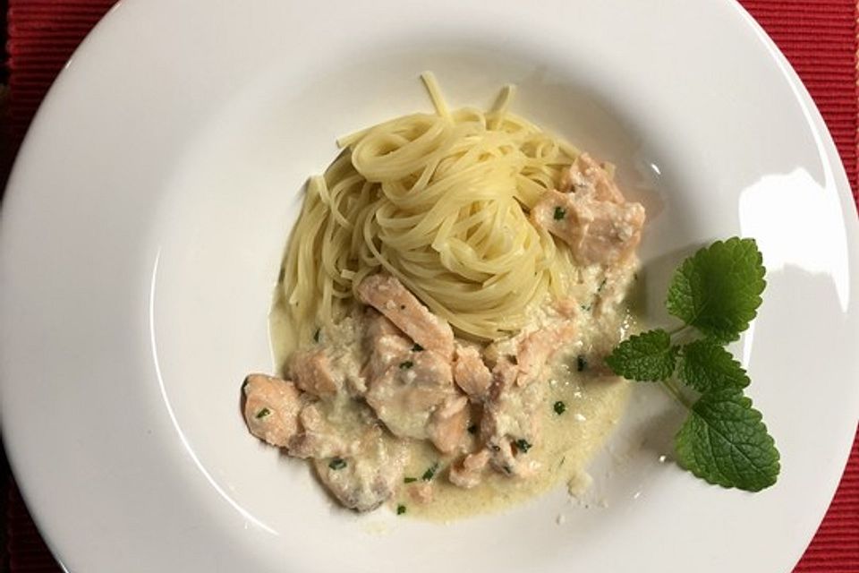 Spaghetti mit Lachs und Zitronenmelisse