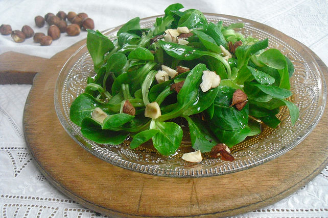 Rapunzelsalat mit Haselnussdressing von PeachPie12| Chefkoch