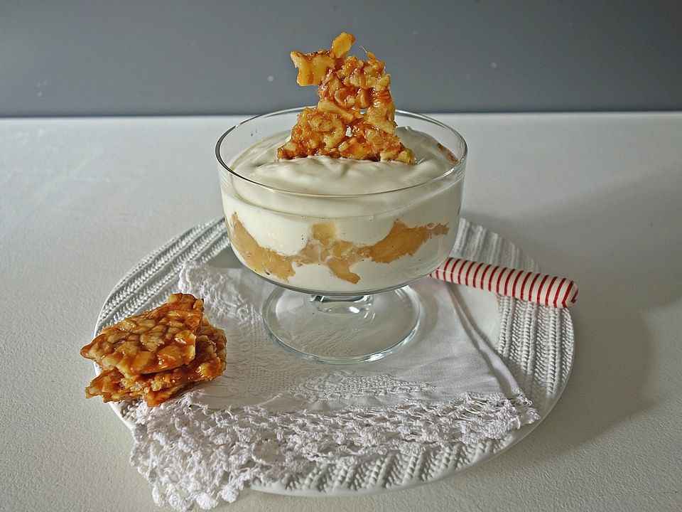 Apfel-Joghurt-Dessert im Glas mit griechischem Joghurt von ...