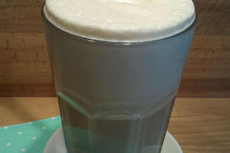 Matcha-Latte mit Sojamilch