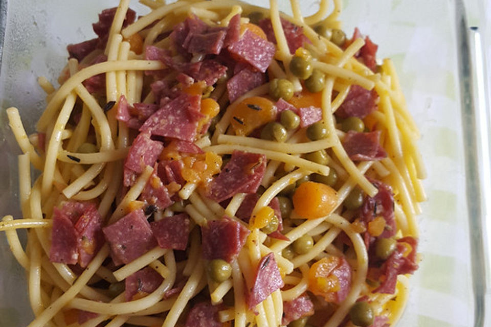 Spaghettisalat mit Gemüse & Salami - ideal für Gäste