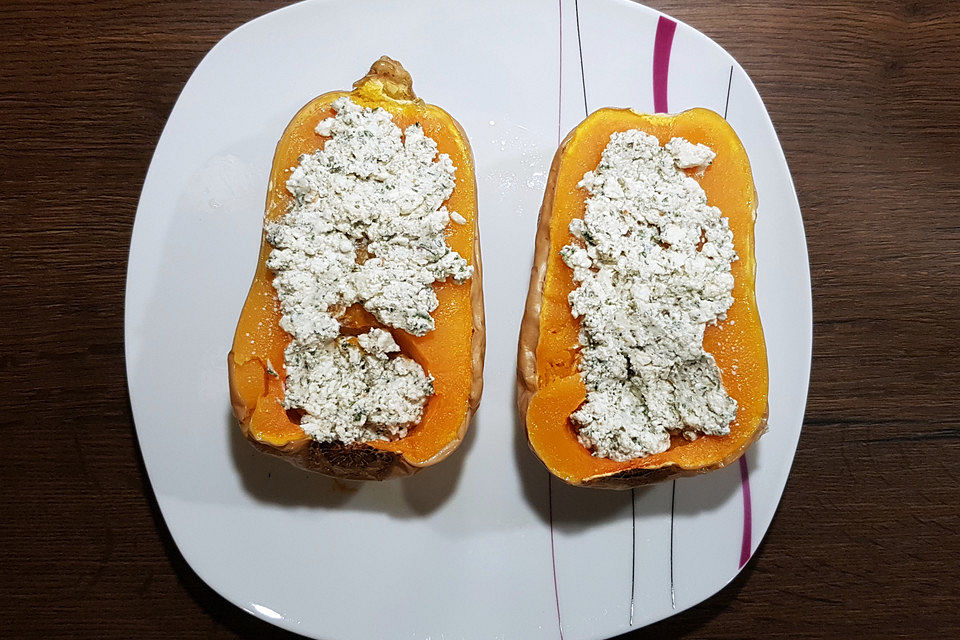 Butternutkürbis mit Feta-Käse aus der Mikrowelle