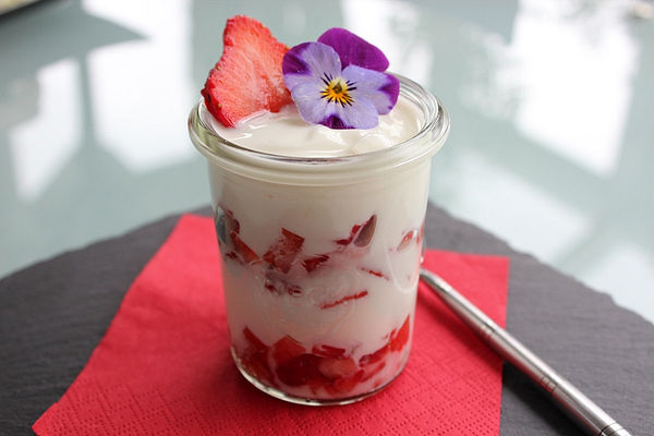 Erdbeer-Joghurt-Dessert von trekneb | Chefkoch