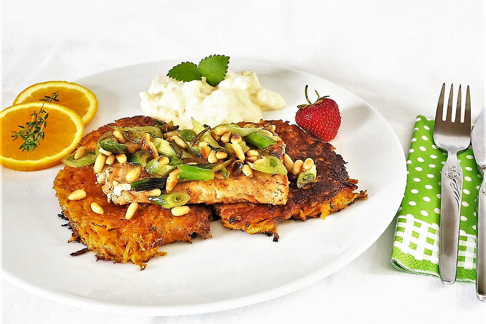 Lachsfilets auf Süßkartoffelrösti