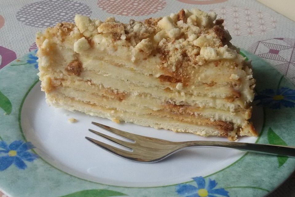 Geschichtete Schmand-Torte