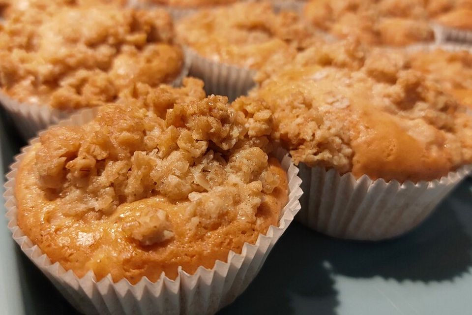 Veganer Apfelkuchen oder Muffins mit Streuseln