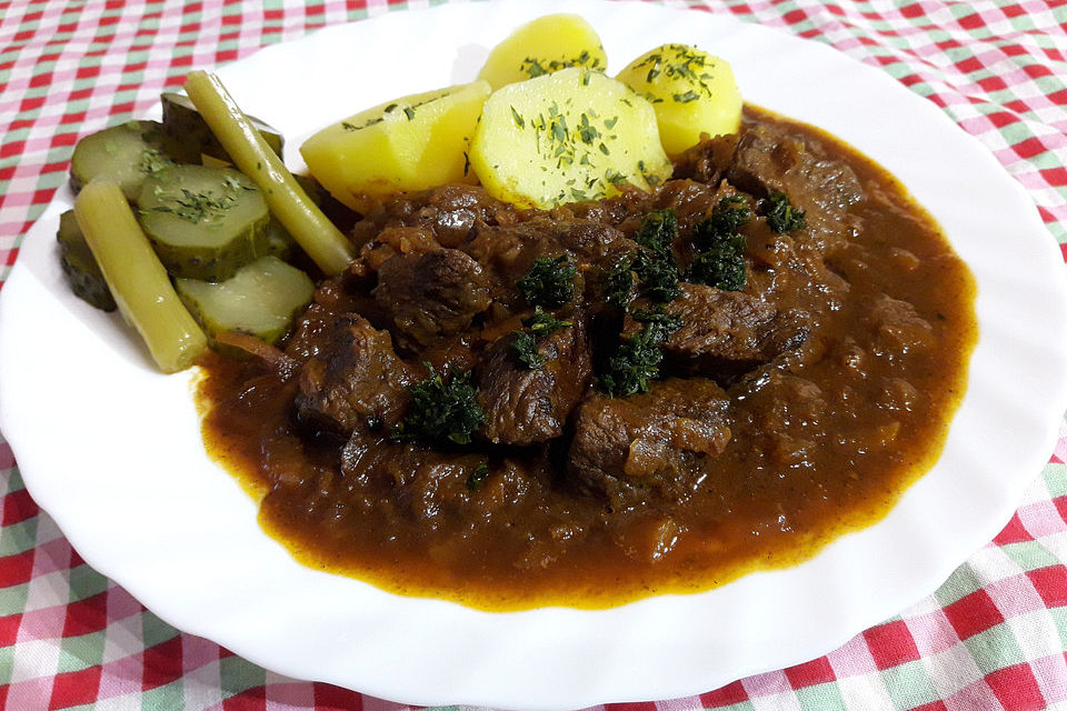 Szegediner Gulasch mit Rindfleisch