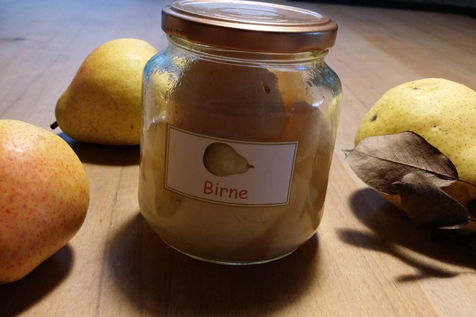 Birnen, eingemacht im eigenen Saft