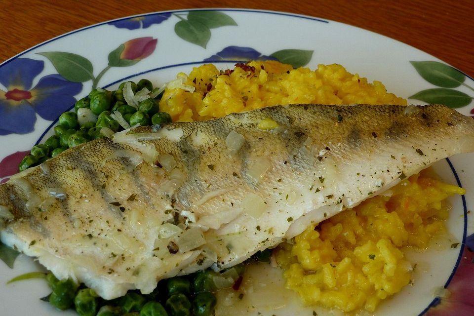 Raffiniertes Zanderfilet mit Safranrisotto und Erbsen