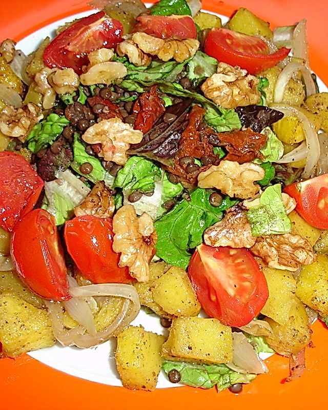 Salat mit Kürbis, Linsen und karamellisierten Walnüssen
