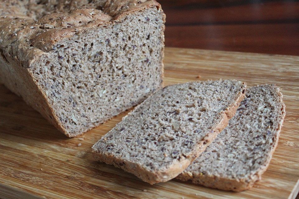 Dinkelvollkornbrot mit Körnern