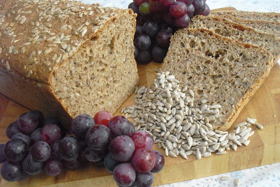 Dinkelvollkornbrot mit Körnern