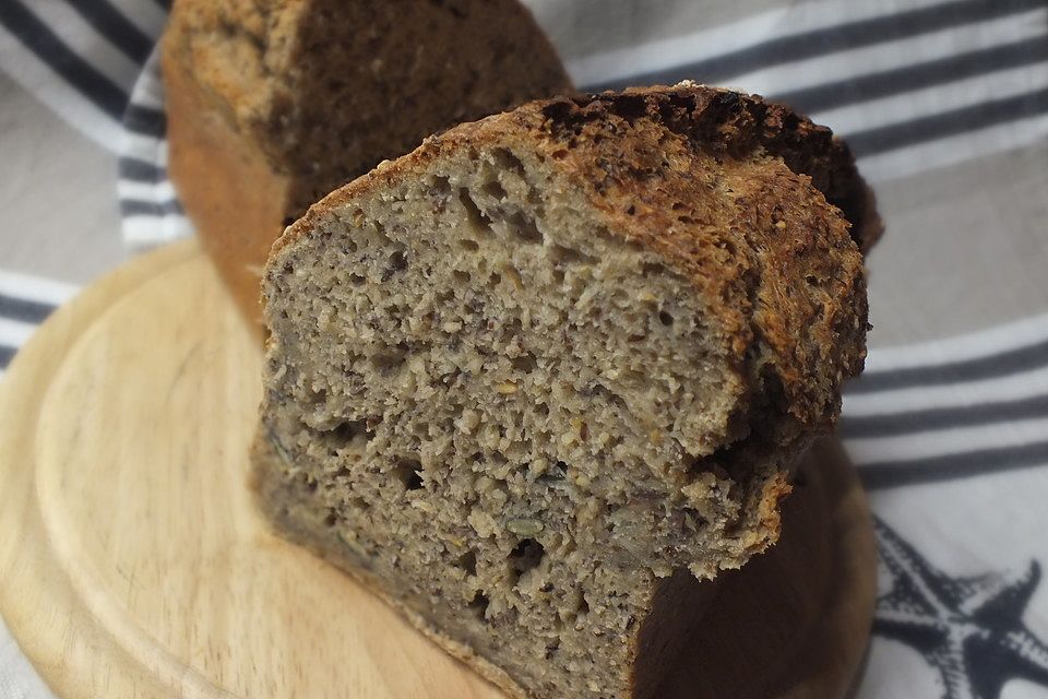 Dinkelvollkornbrot mit Körnern