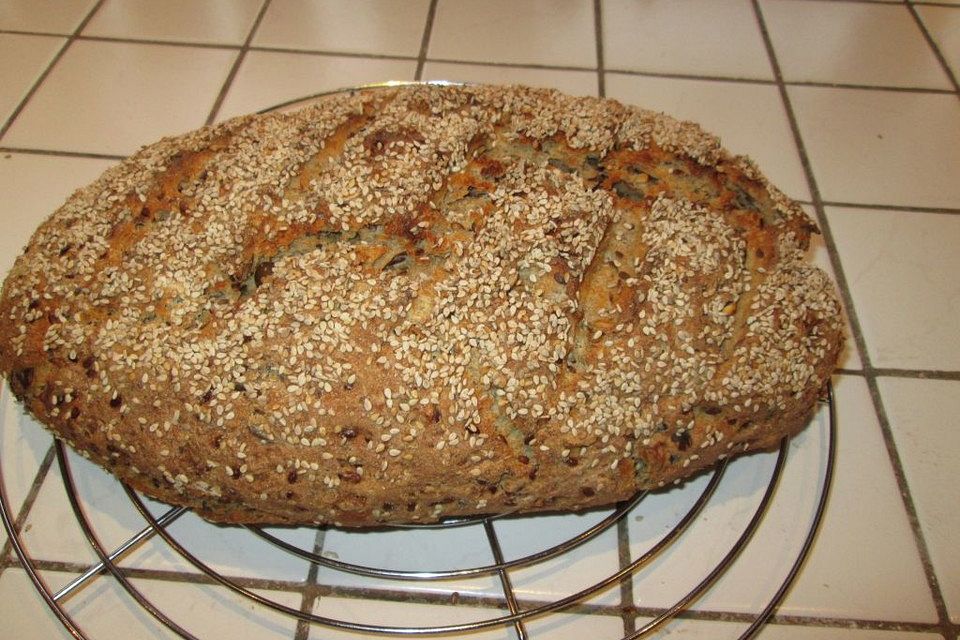 Dinkelvollkornbrot mit Körnern