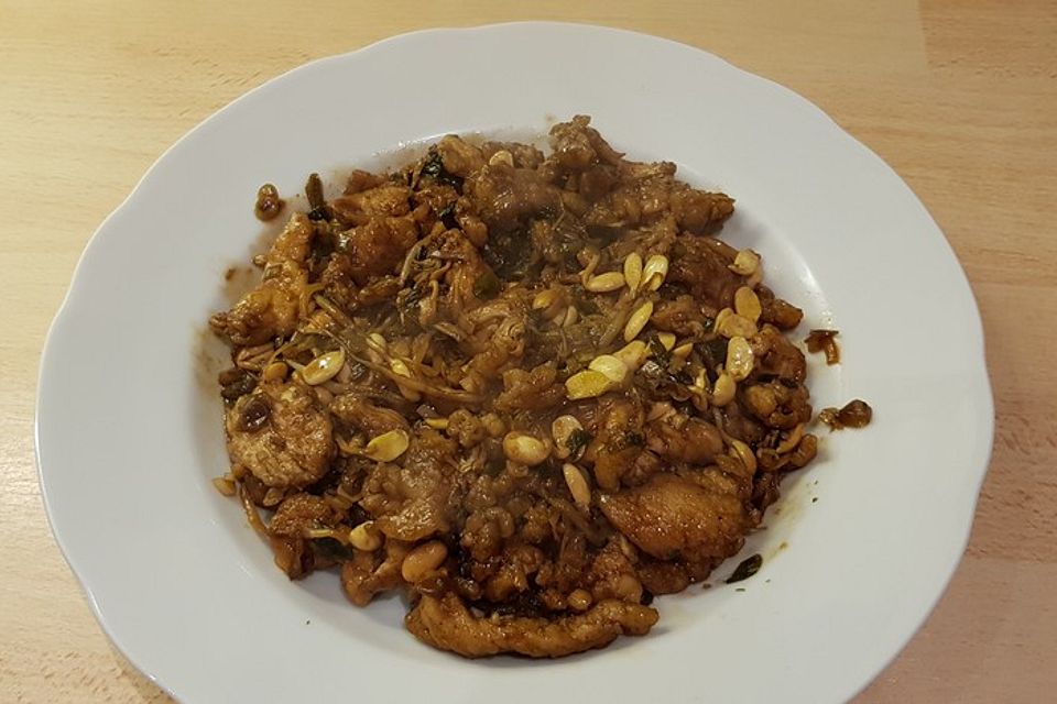 Chinesische Hähnchenpfanne aus dem Wok