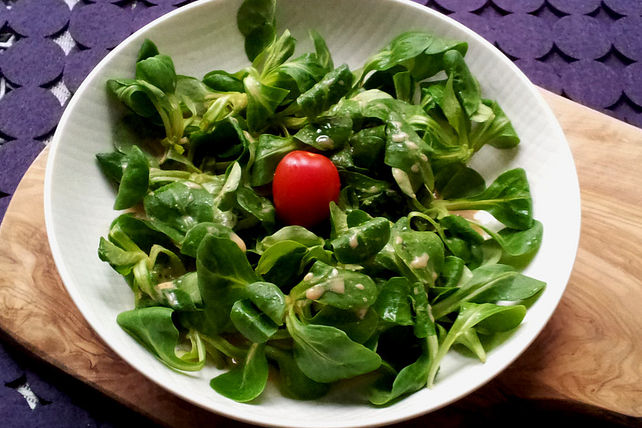 Feldsalat mit Honig-Senf-Dressing von Domwok| Chefkoch