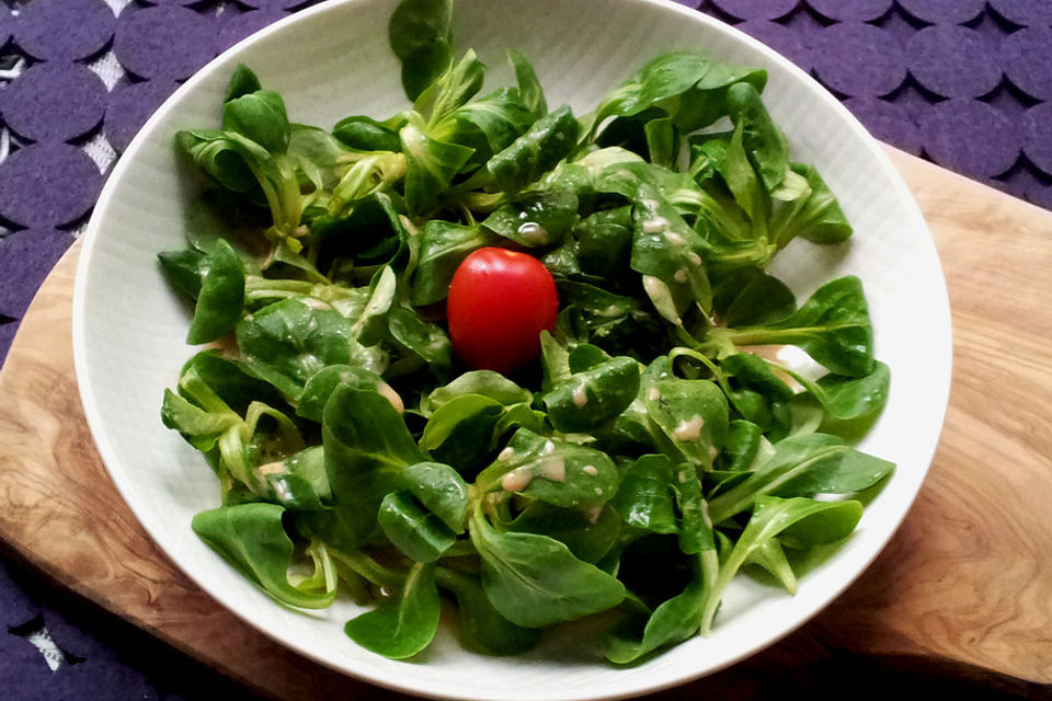 Feldsalat mit Honig-Senf-Dressing